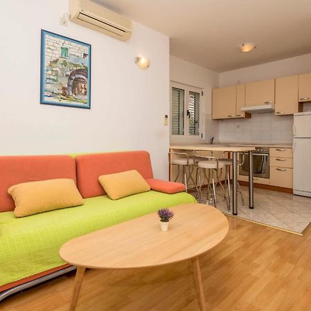 Lovely Apartment In Makarska With Kitchen Esterno foto