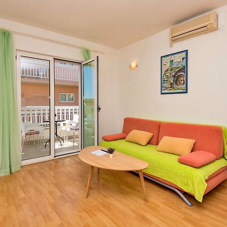 Lovely Apartment In Makarska With Kitchen Esterno foto