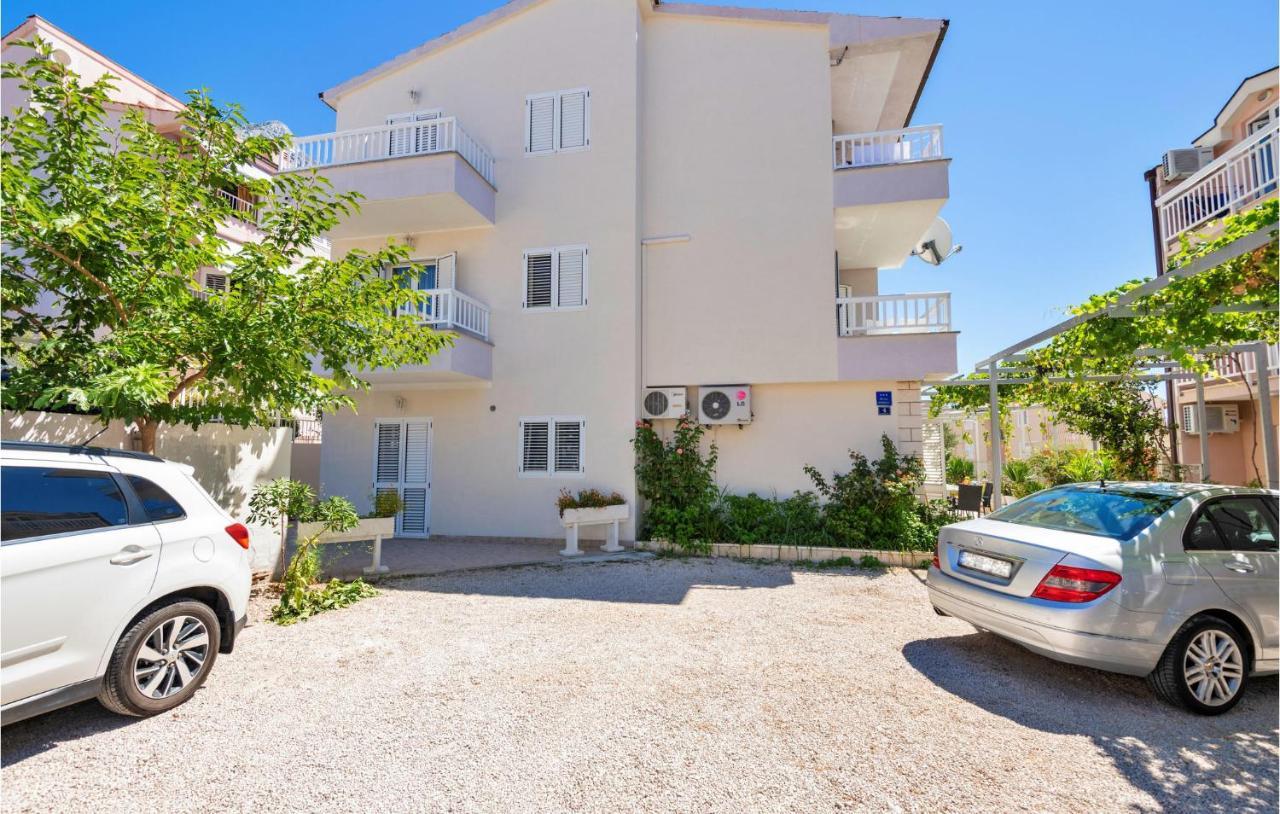 Lovely Apartment In Makarska With Kitchen Esterno foto